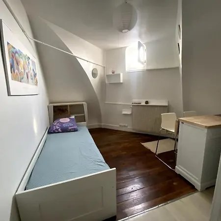 Cosy Et Sous Les Toits De *